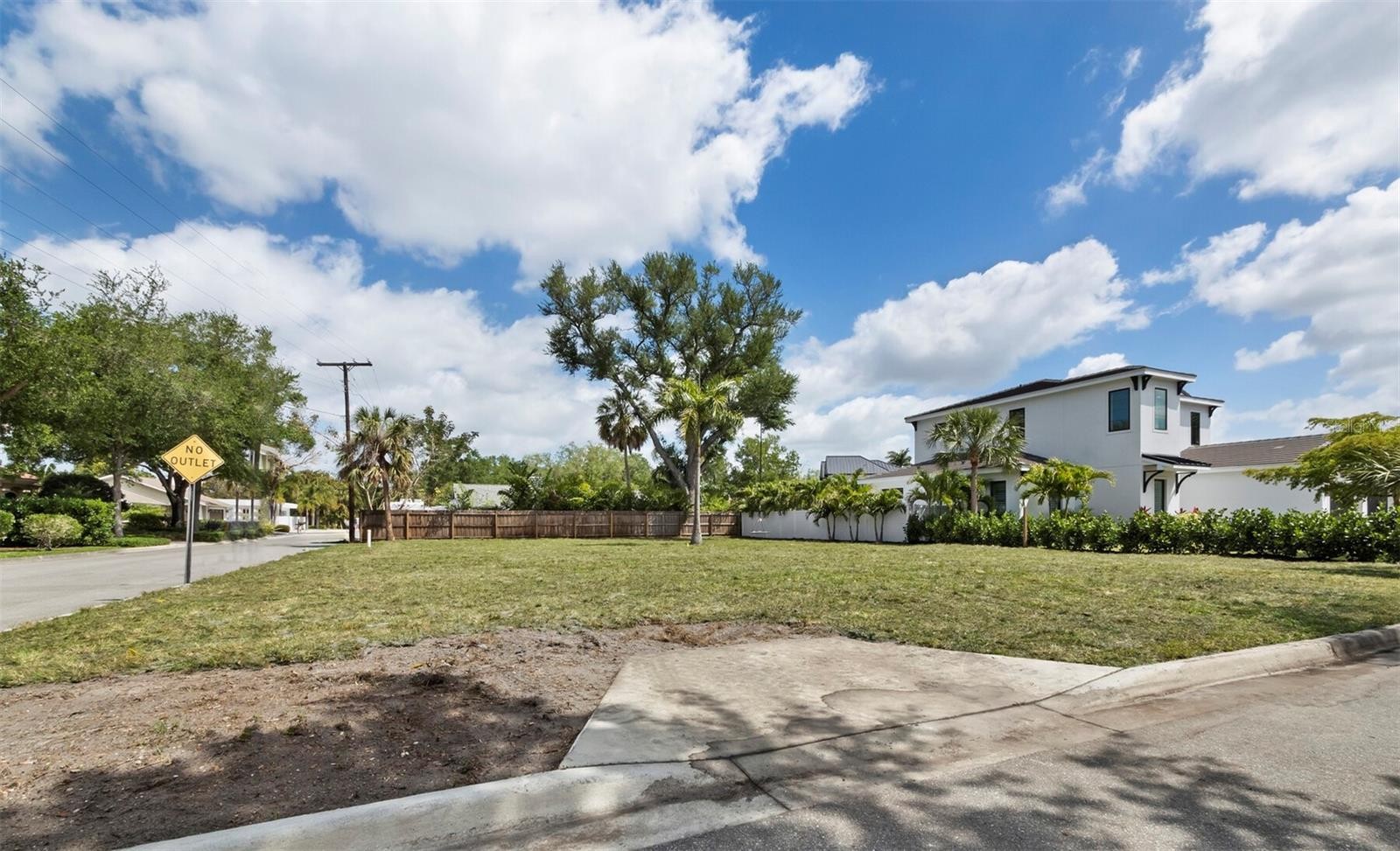 1703 ALTA VISTA ST