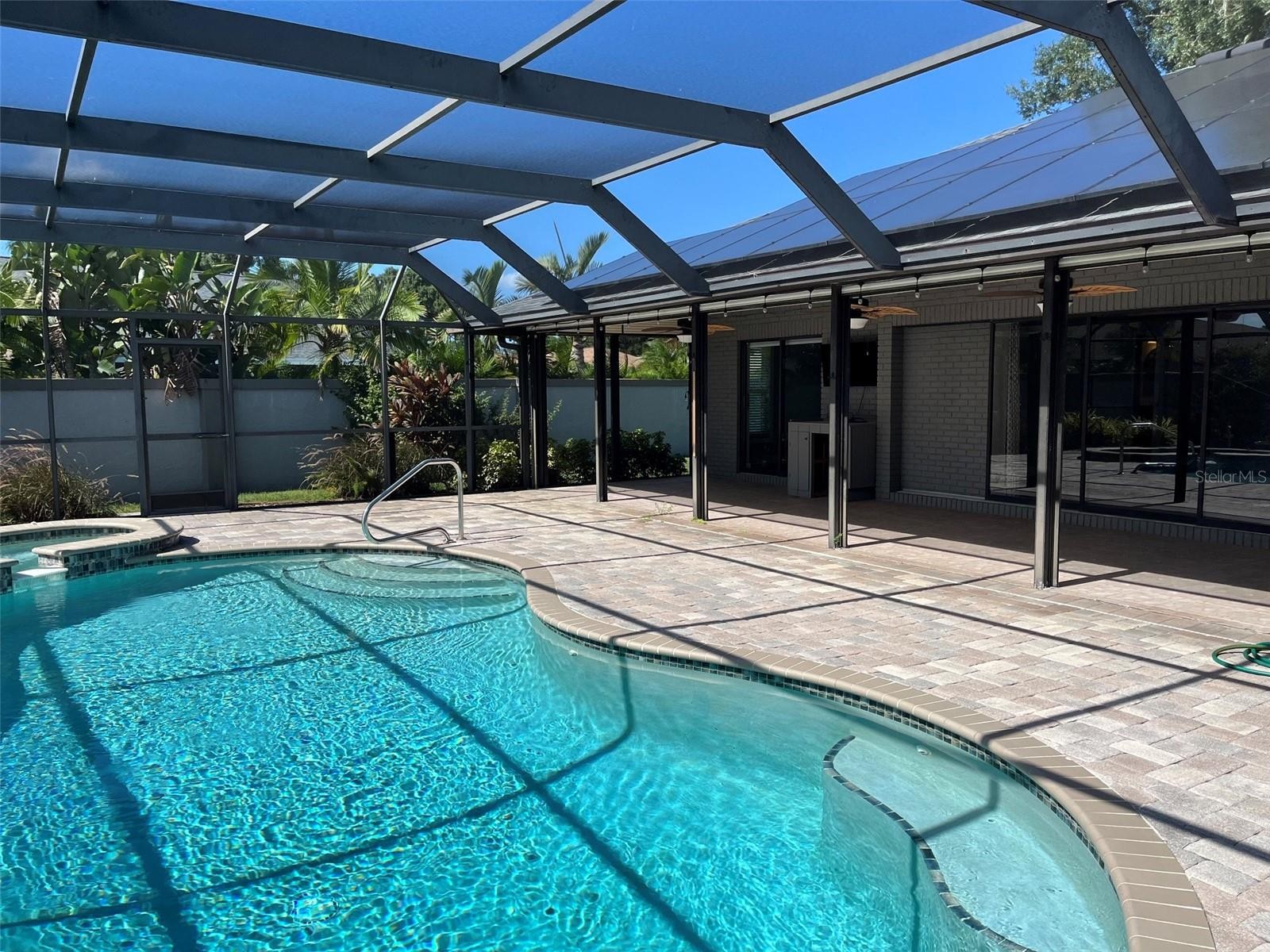 6993 COUNTRY LAKES CIR