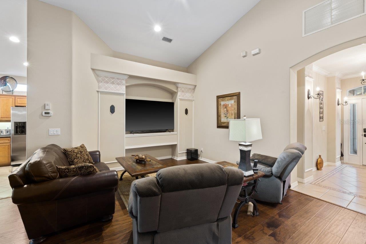 12124 MAPLE RIDGE DR