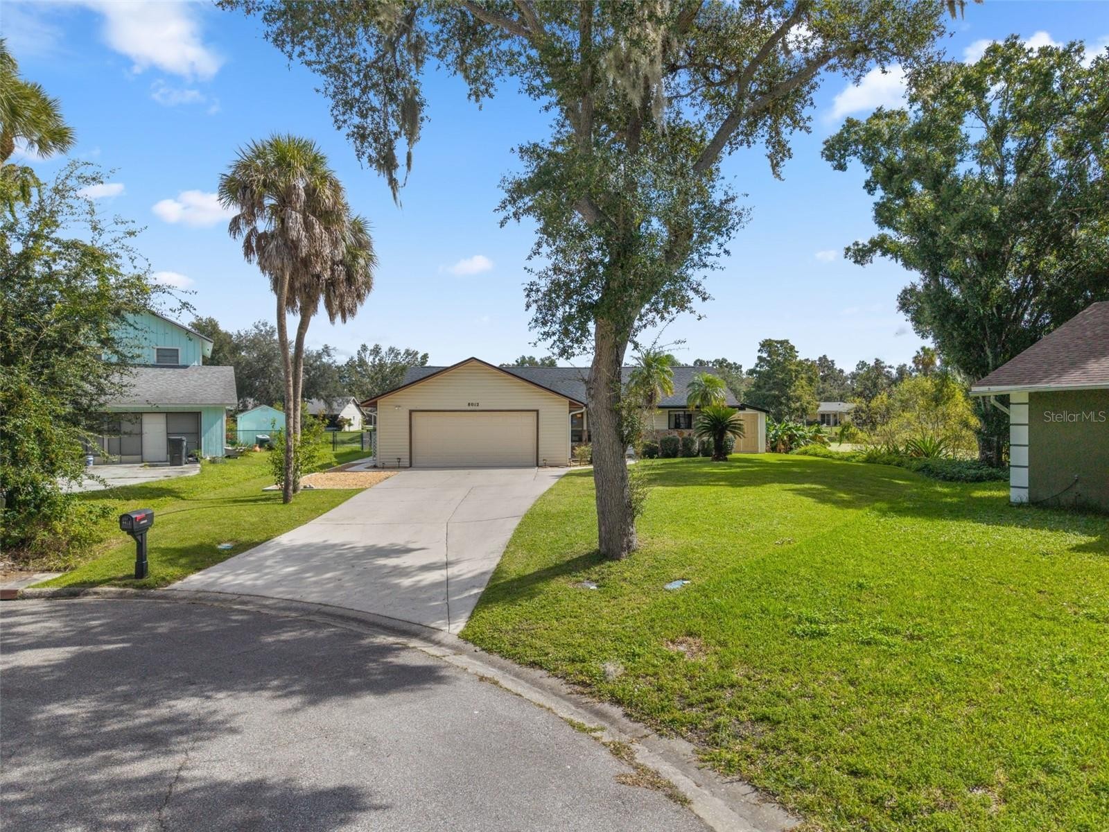 8012 LAKE DR
