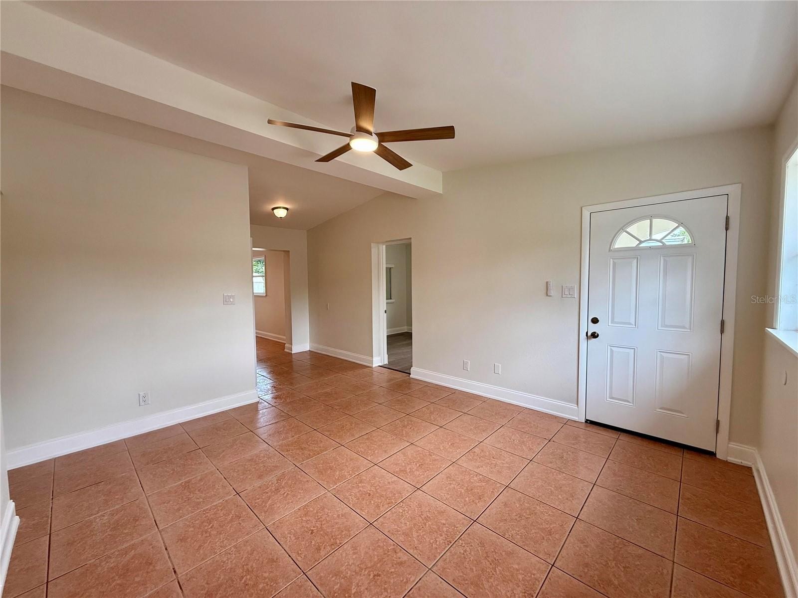 224 W CORNELIUS CIR