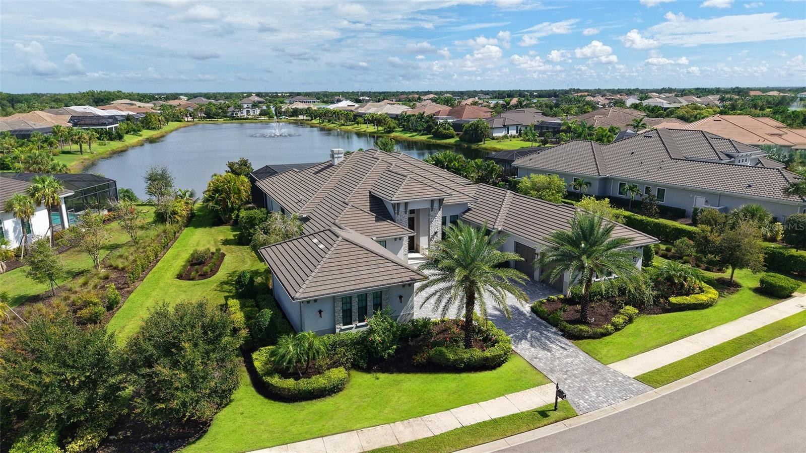8339 LUCERNE LOOP