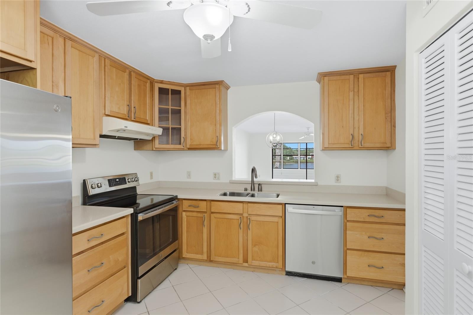 211 LAKEWOOD DR #211