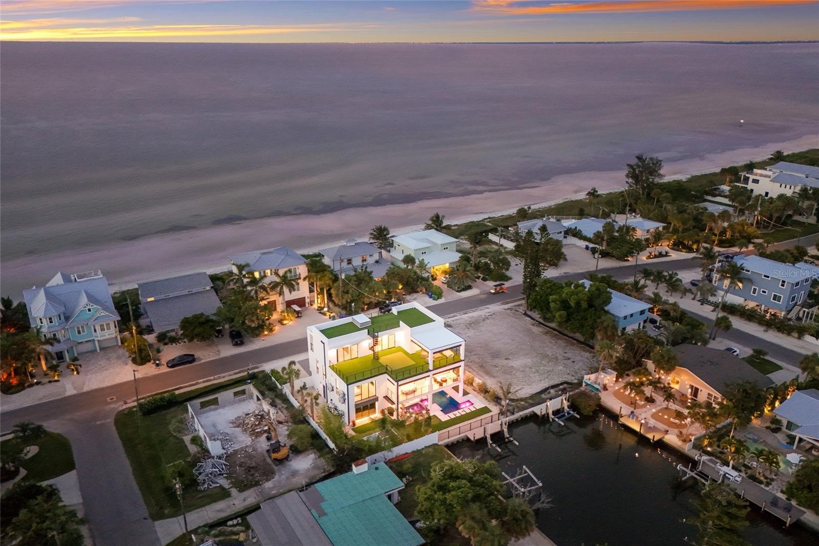 703 S BAY BLVD