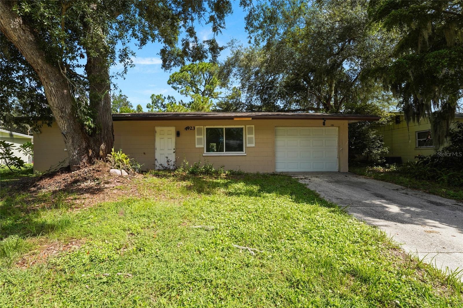 4923 BROOKMEADE DR