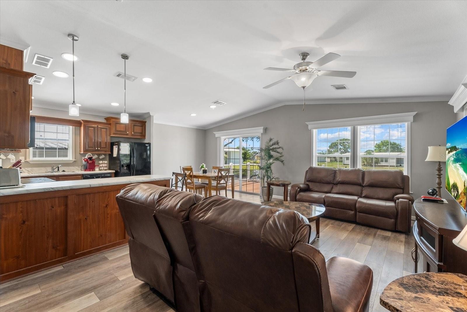 714 FAIRMOUNT DR