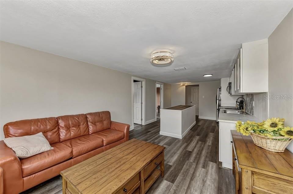 304 SAN CARLOS AVE #B