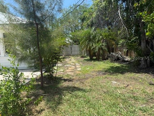 617 SIESTA DR