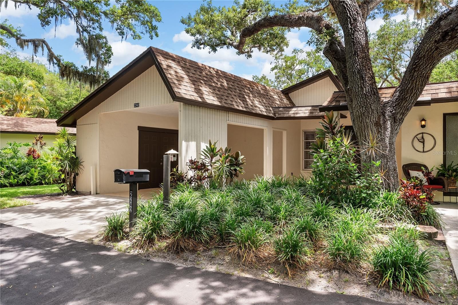 2242 CIRCLEWOOD DR #24