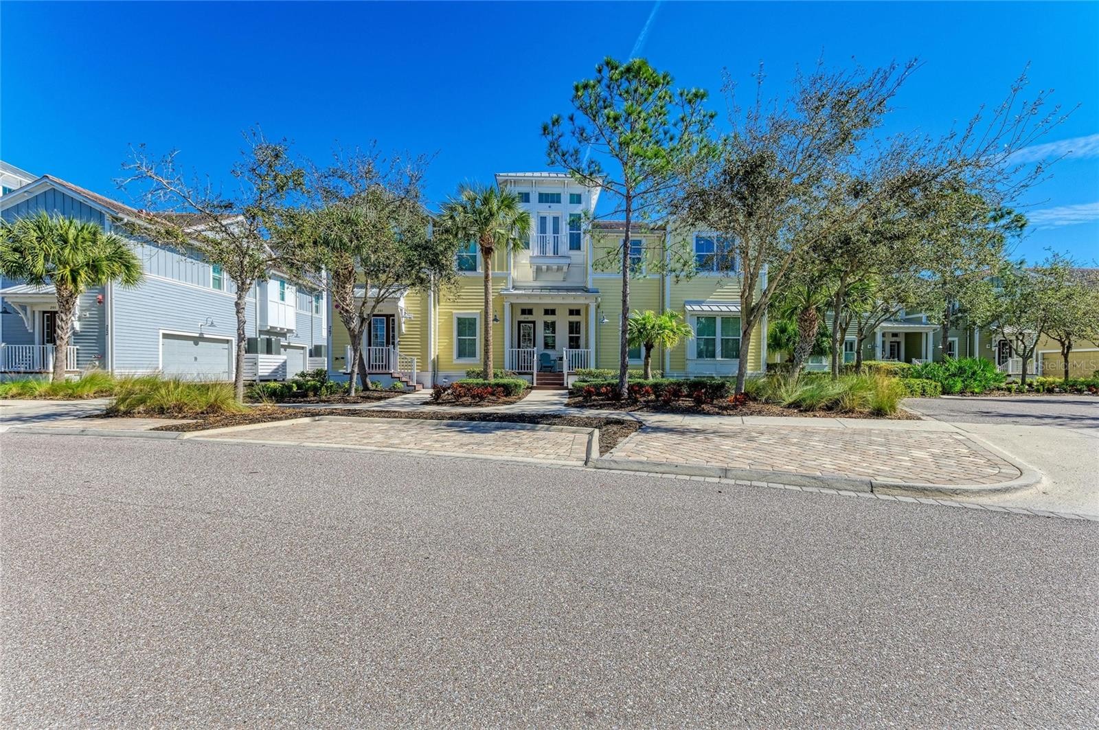 267 SAPPHIRE LAKE DR #202