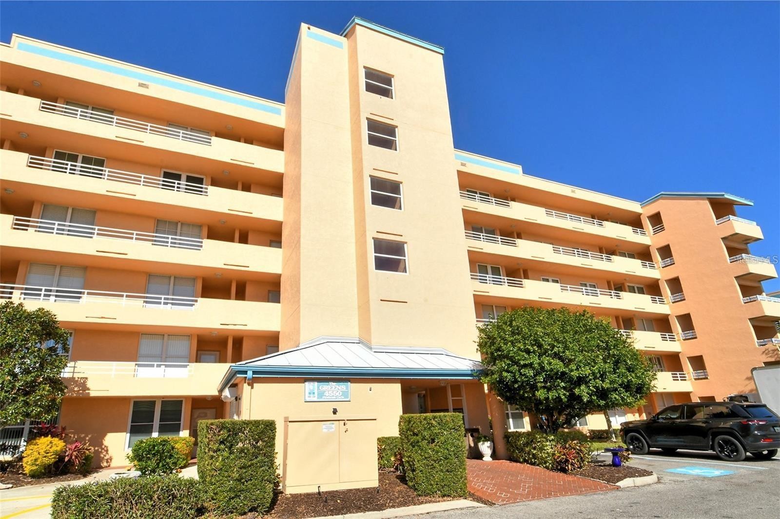 4550 PINEBROOK CIR #303