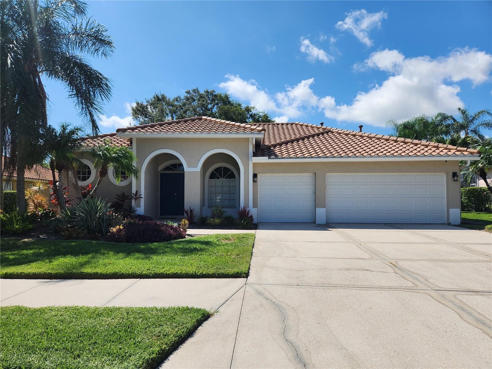 5274 FAR OAK CIR