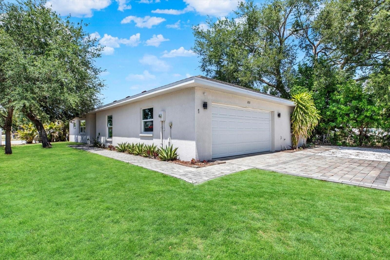 2011 OUTER DR