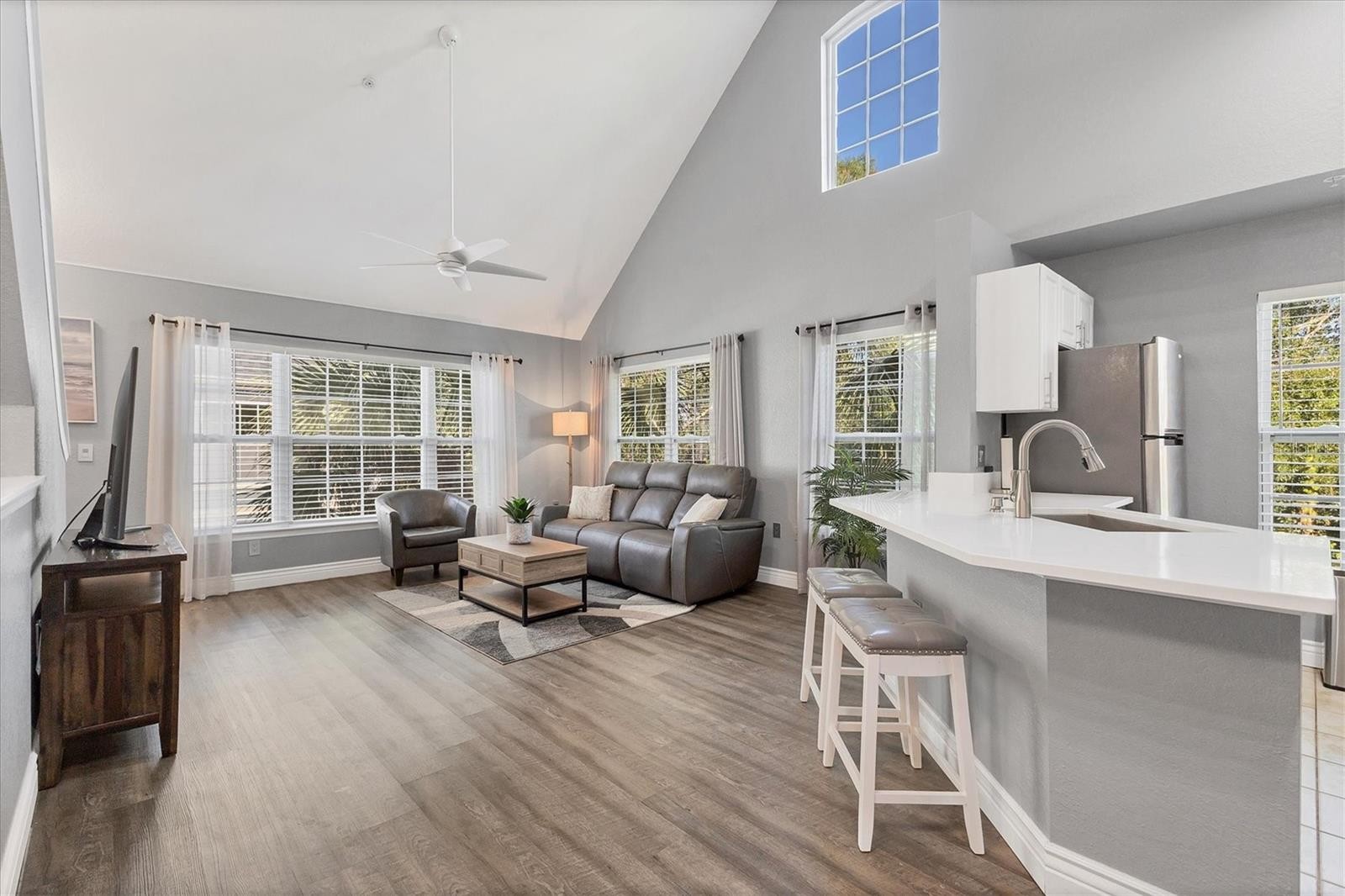 5571 ROSEHILL RD #205