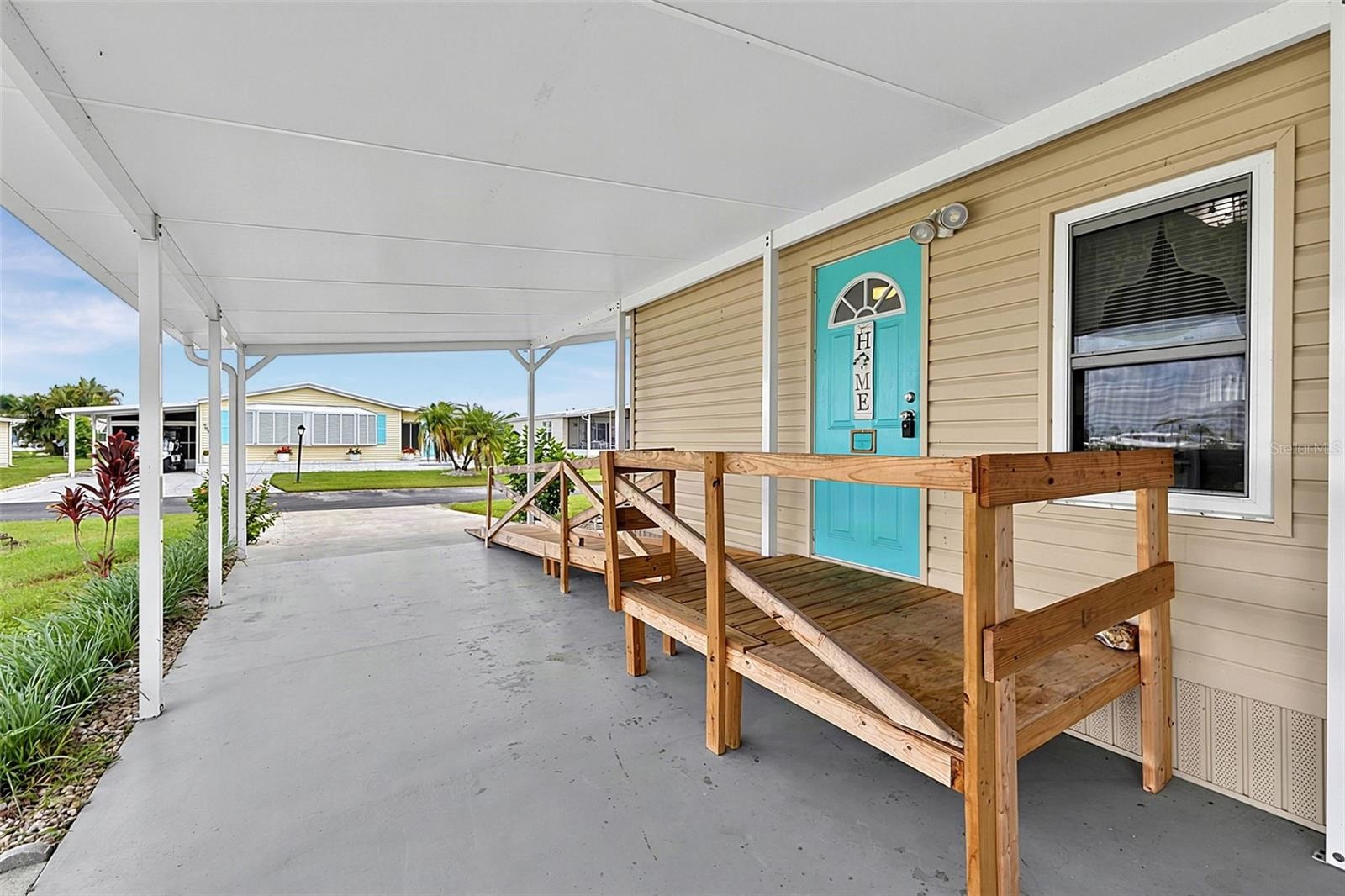 707 DEL LUNA DR