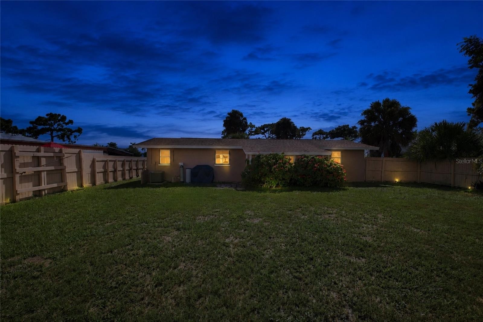 1509 BANYAN DR