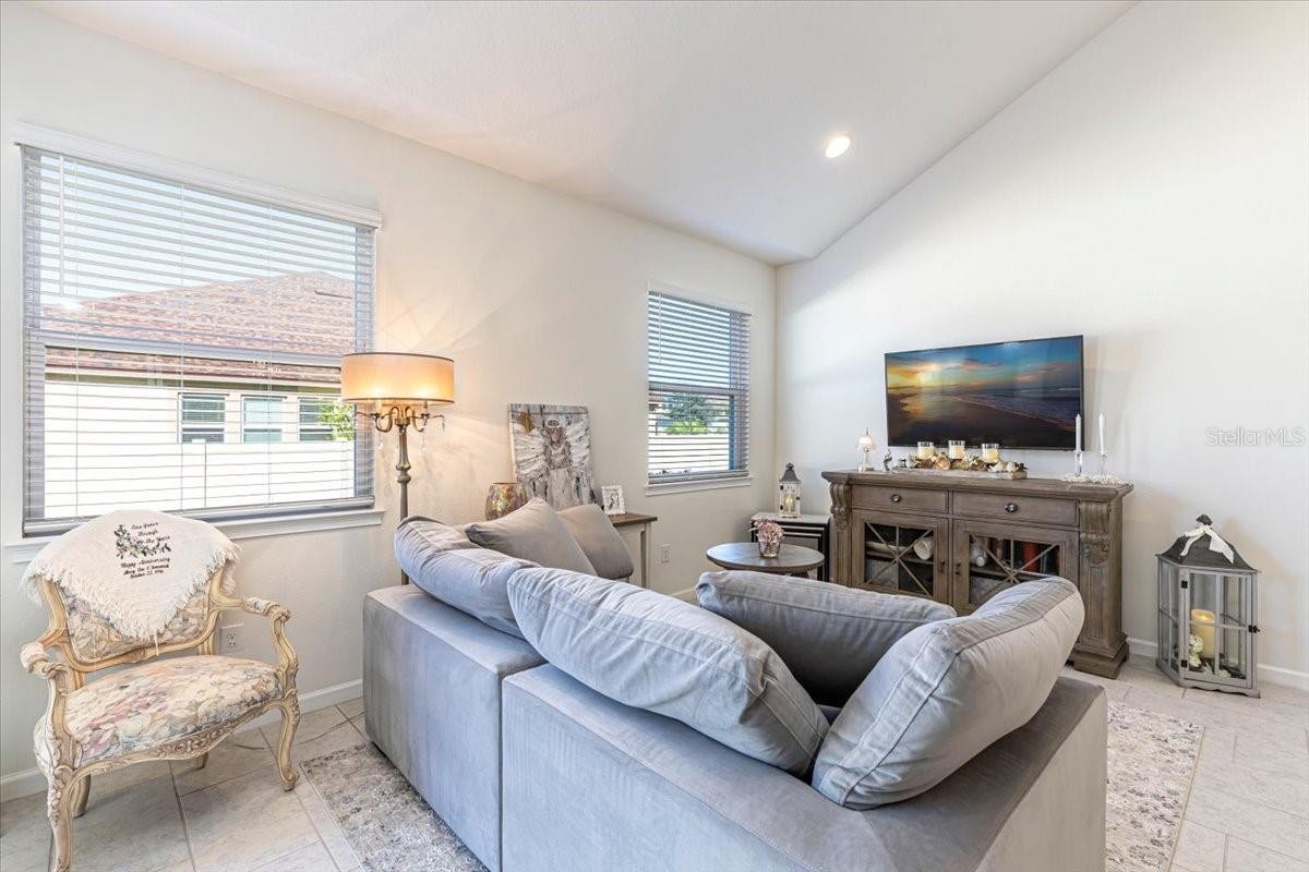 11535 ROLLING GREEN DR