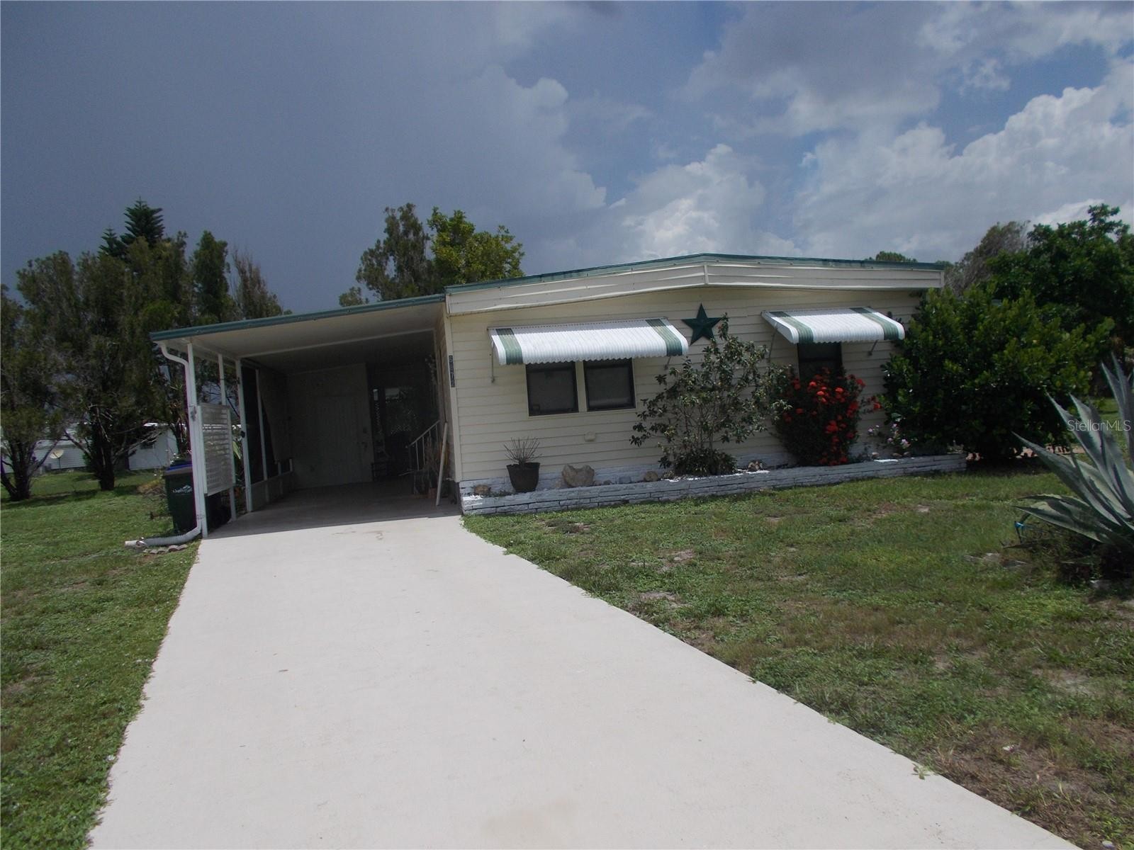 6872 HAAWI CT