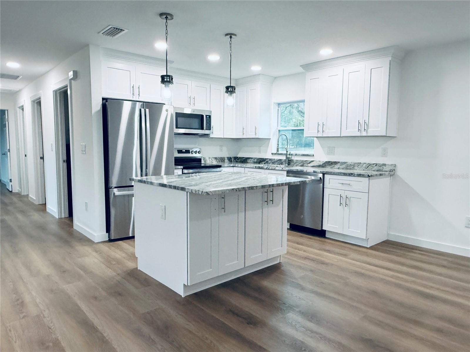 305 19TH STREET EAST