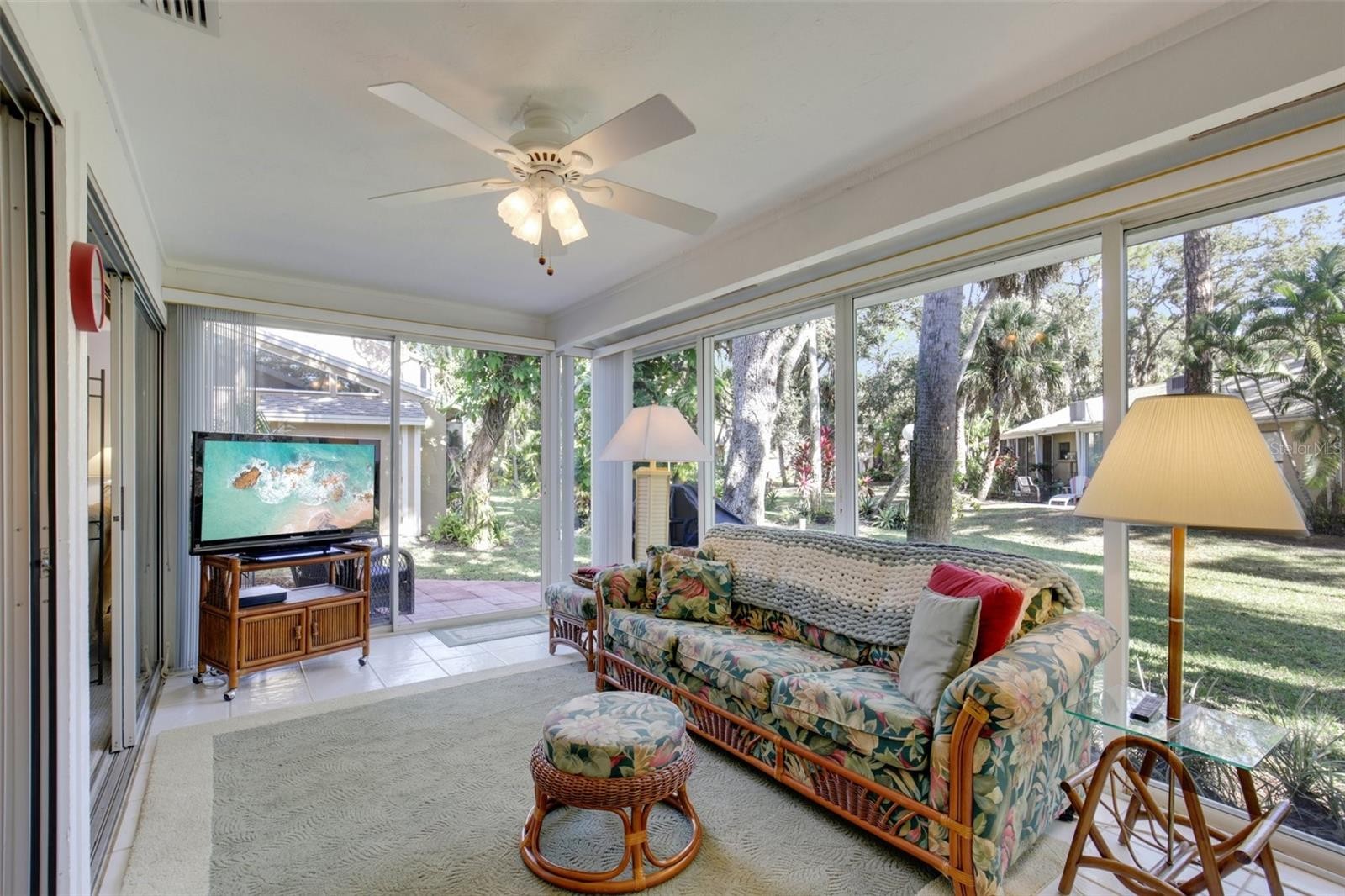 4962 VILLAGE GARDENS DR #141