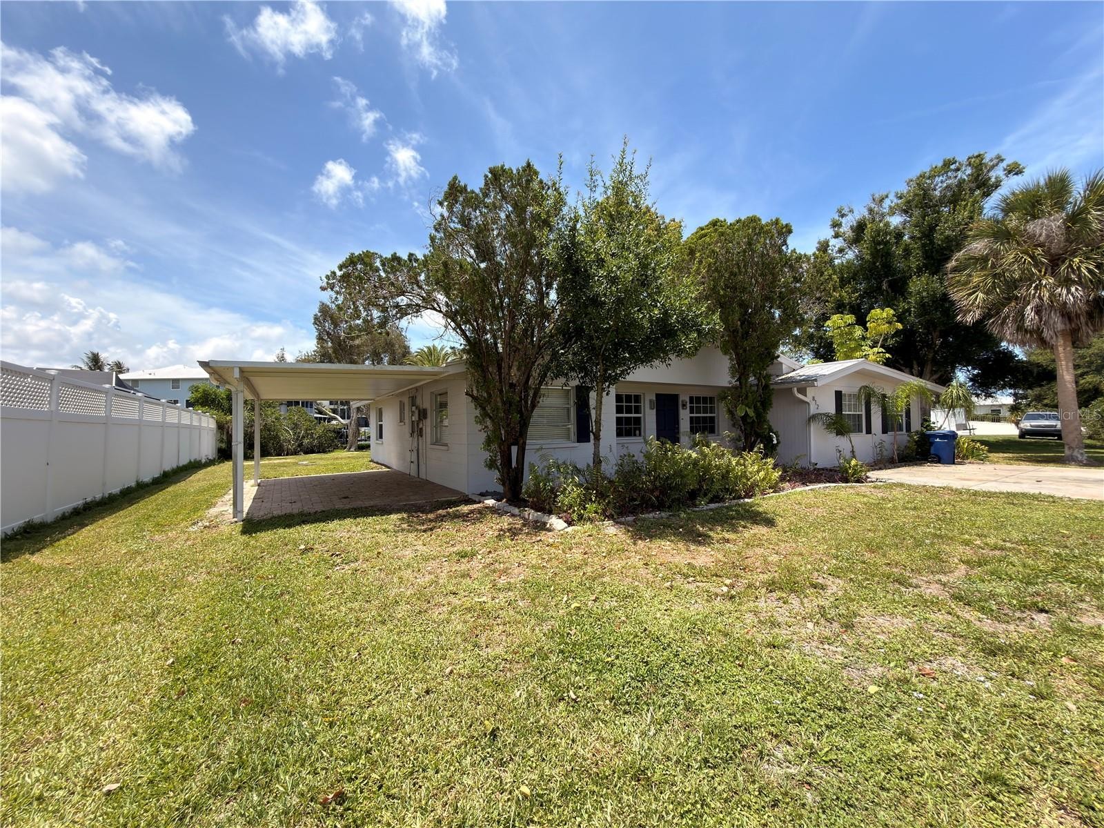 812 BAYVIEW DR