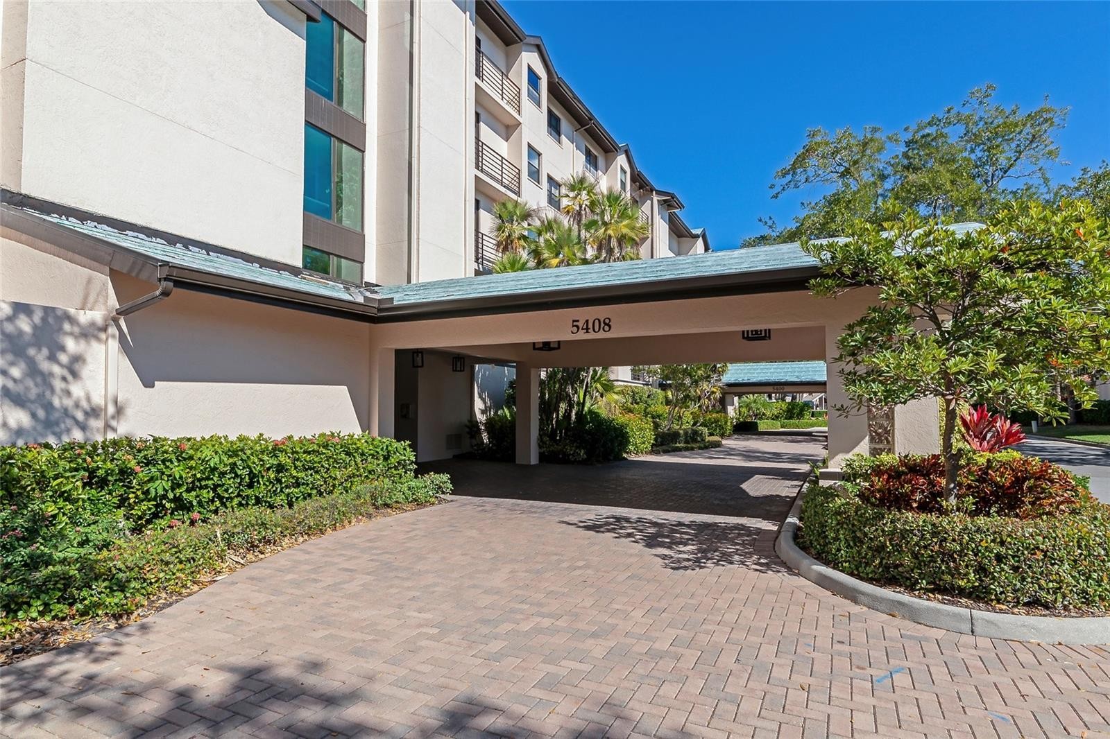 5408 EAGLES POINT CIR #302