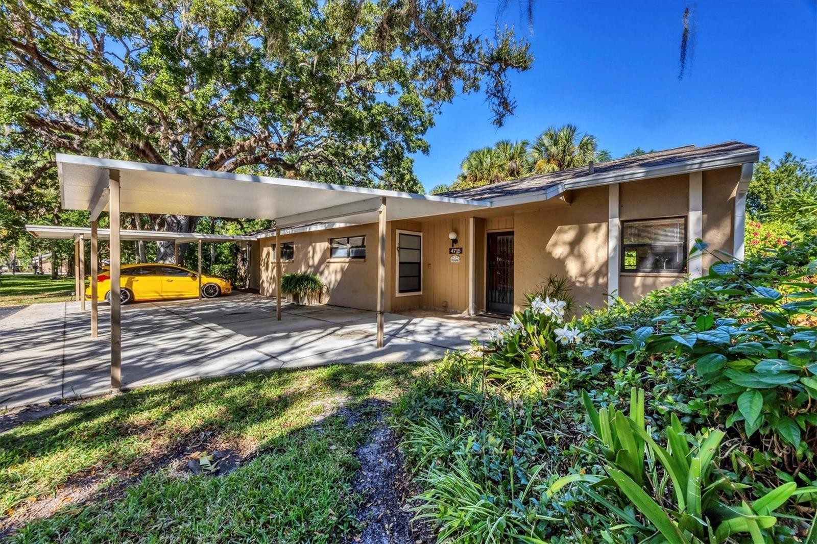 4715 VILLAGE GARDENS DR #68