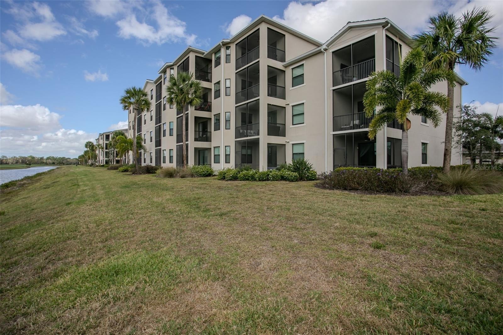 18028 GAWTHROP DR #402
