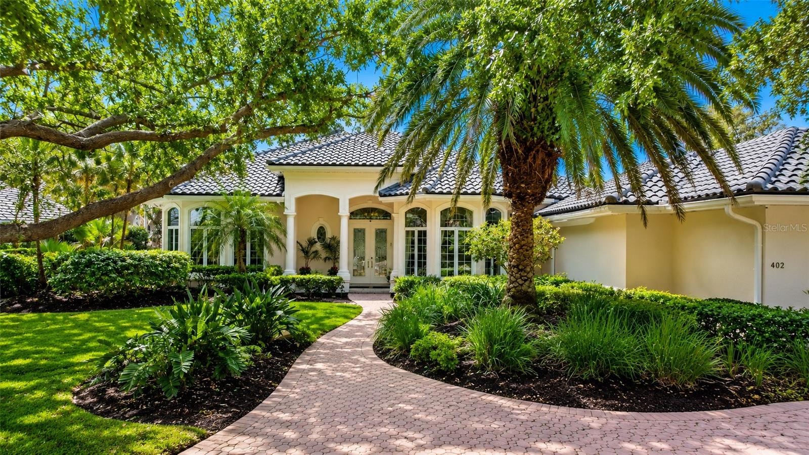 402 MACEWEN DR