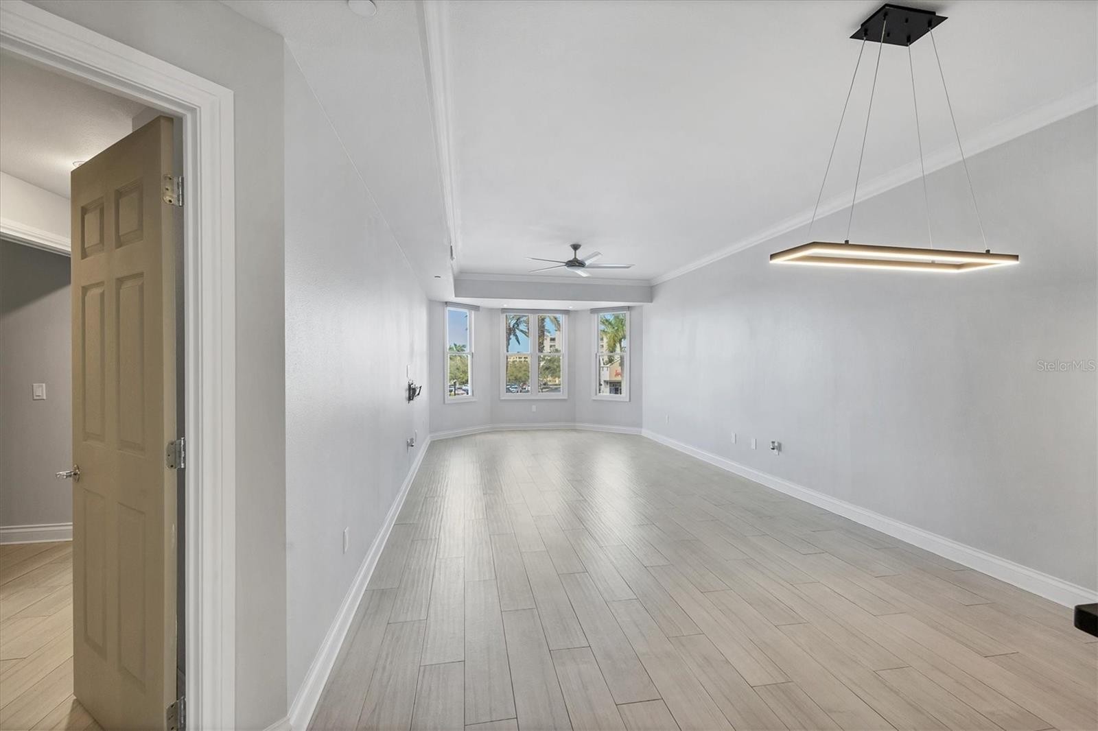 8111 LAKEWOOD MAIN ST #207