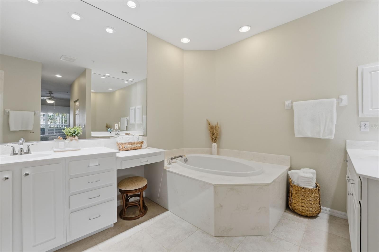 291 HIDDEN BAY DR #101