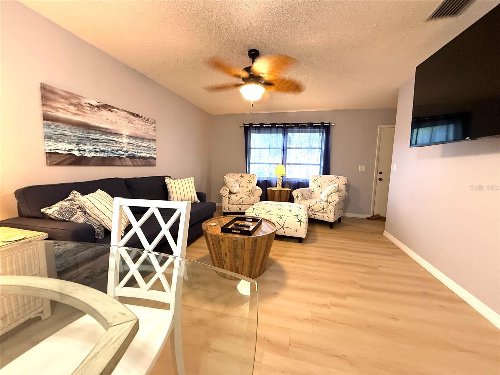 390 301 BLVD W #1B