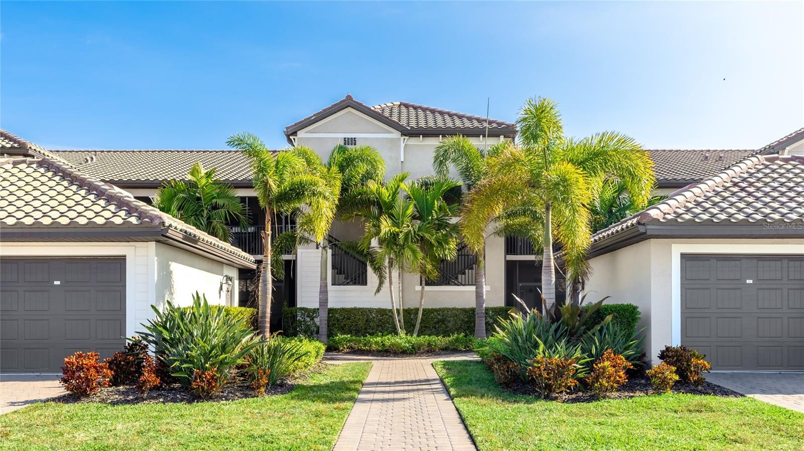 5695 PALMER CIR #105