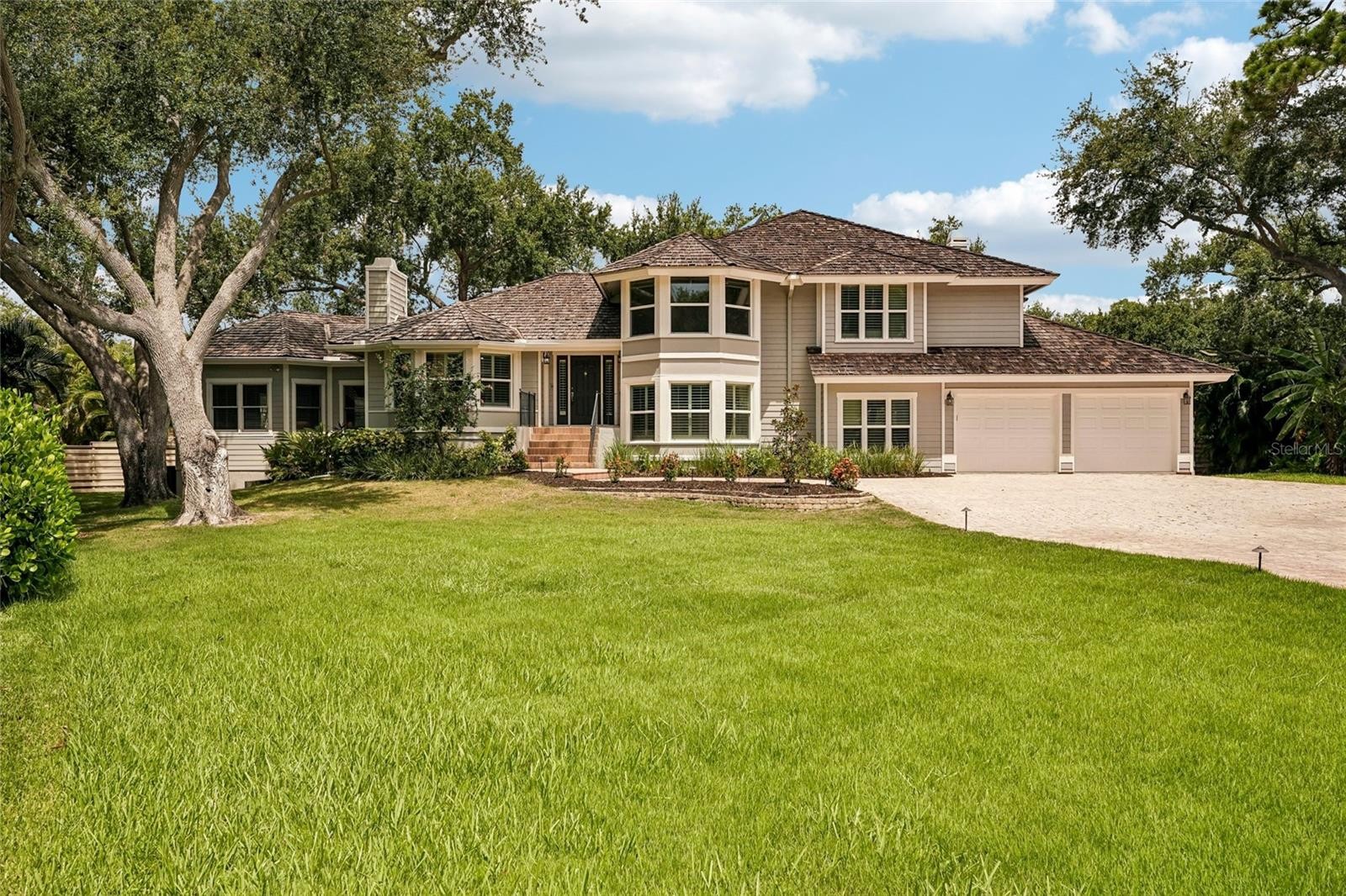 1675 LANDINGS LN