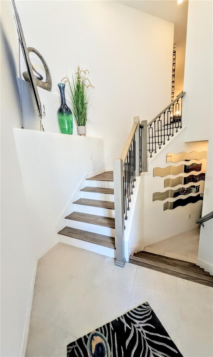 5639 N HONORE AVE #222