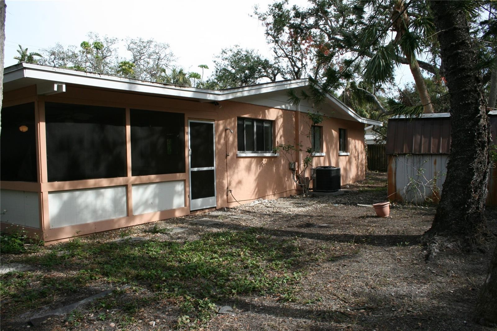 144 GARDEN LN
