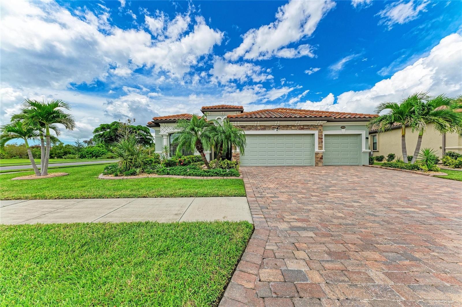 20700 GRANLAGO DR DR
