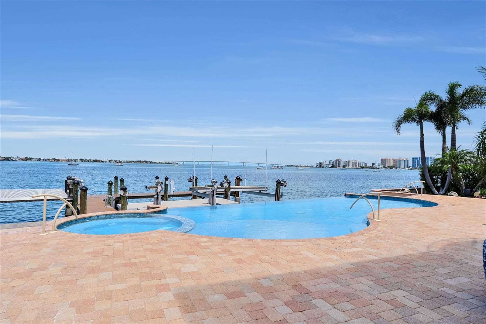 1372 HARBOR DR