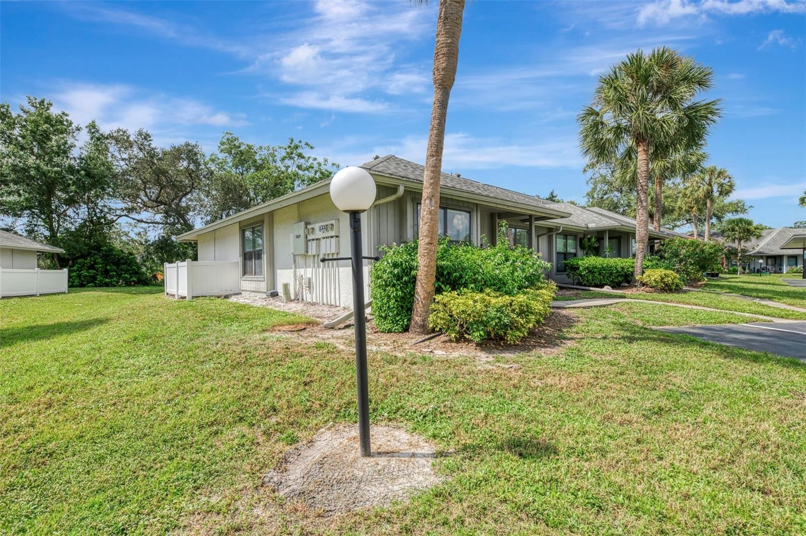 952 N BENEVA RD #V-23