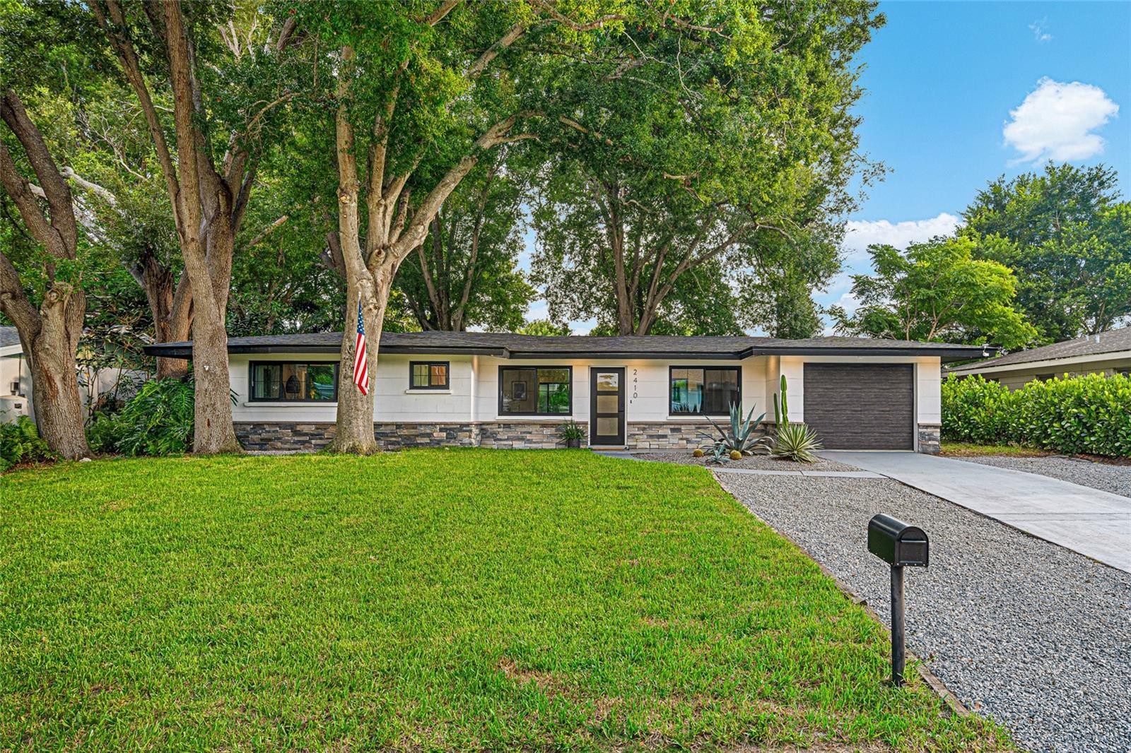 2410 VALENCIA DR