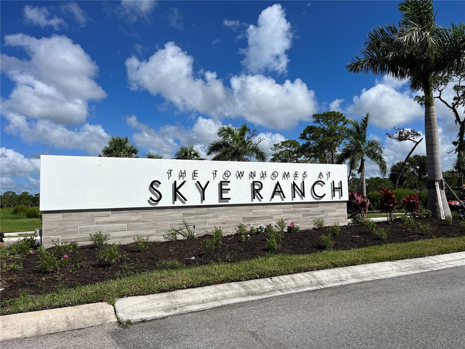 8500 LUNAR SKYE ST