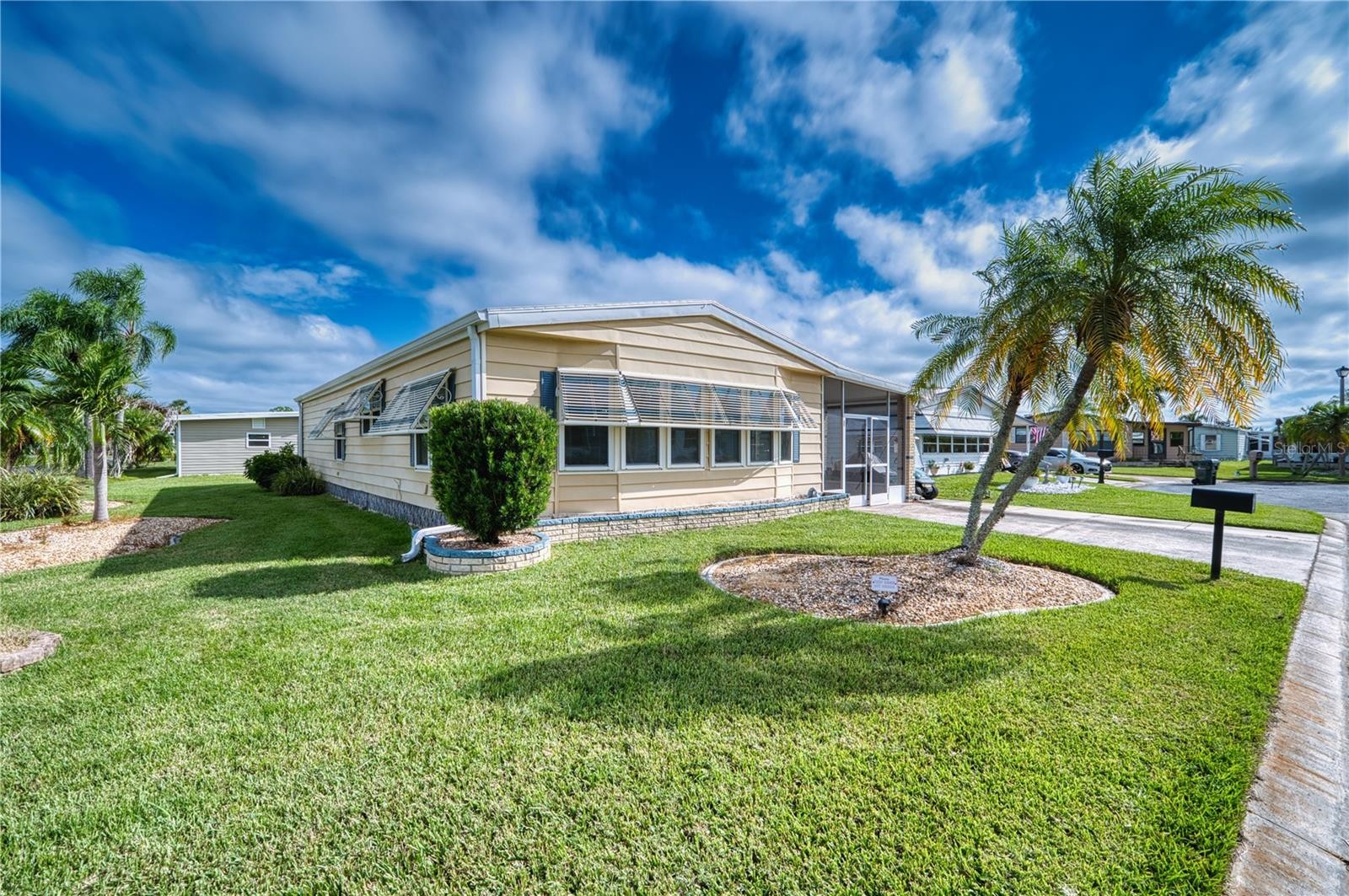273 CAPTAINS CT