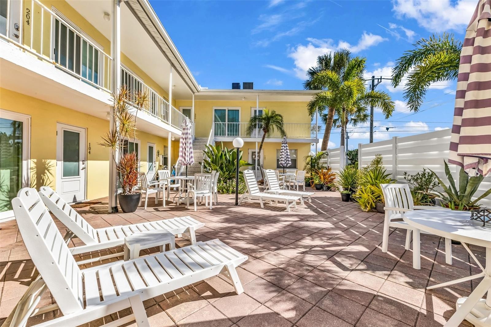 700 W VENICE AVE #206