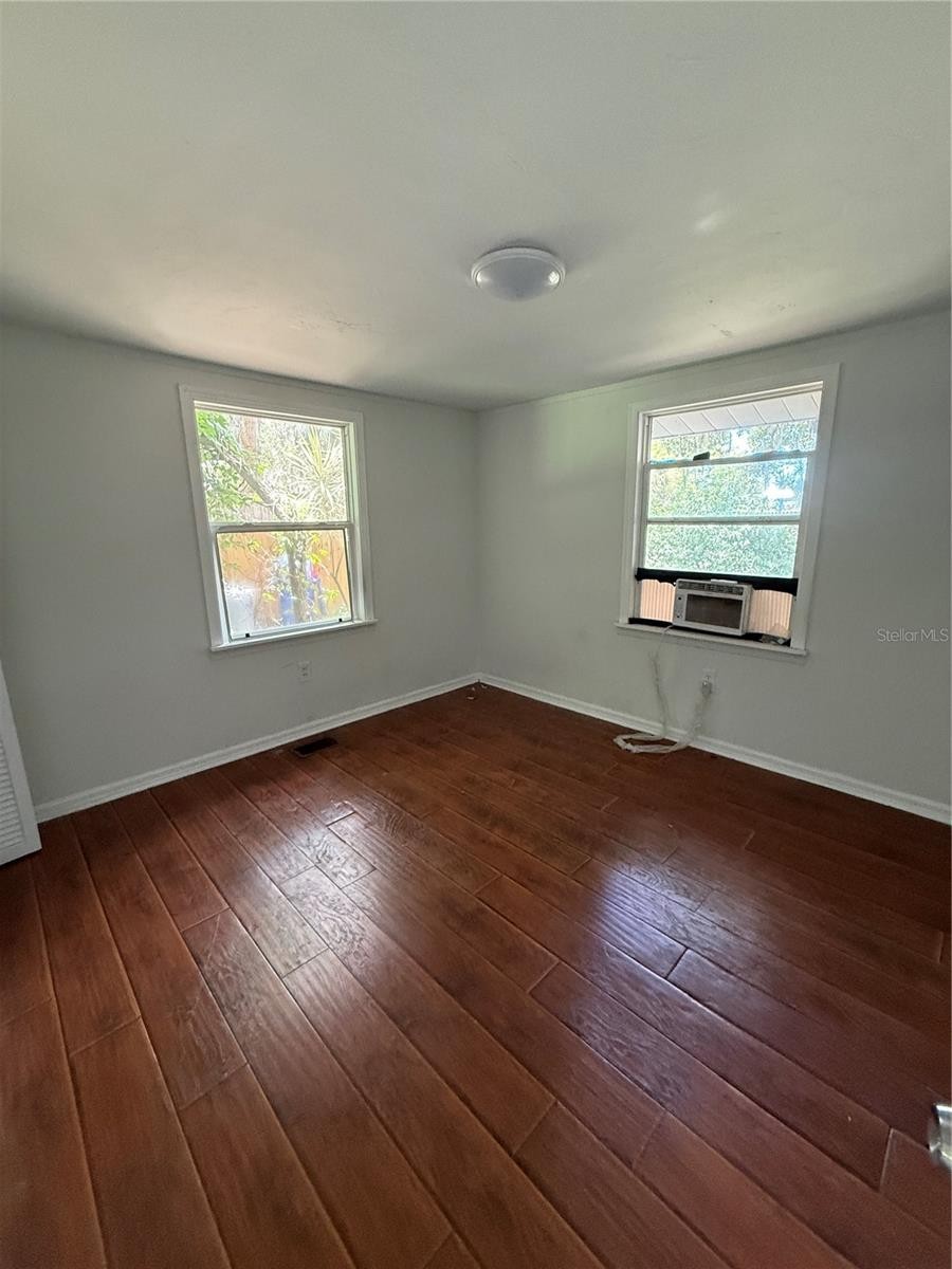 3006 N ORIENTE AVE