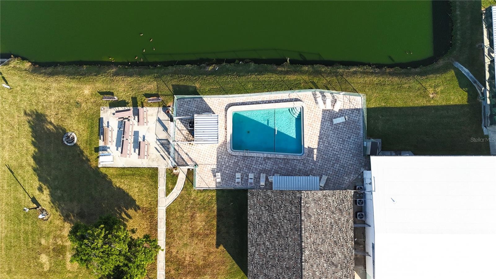 306 50TH AVENUE PLZ E