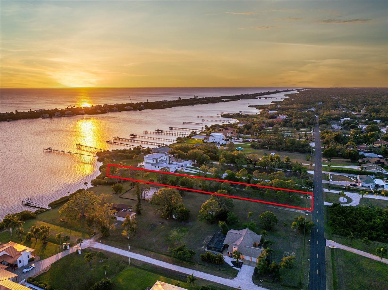 BAYSHORE DR