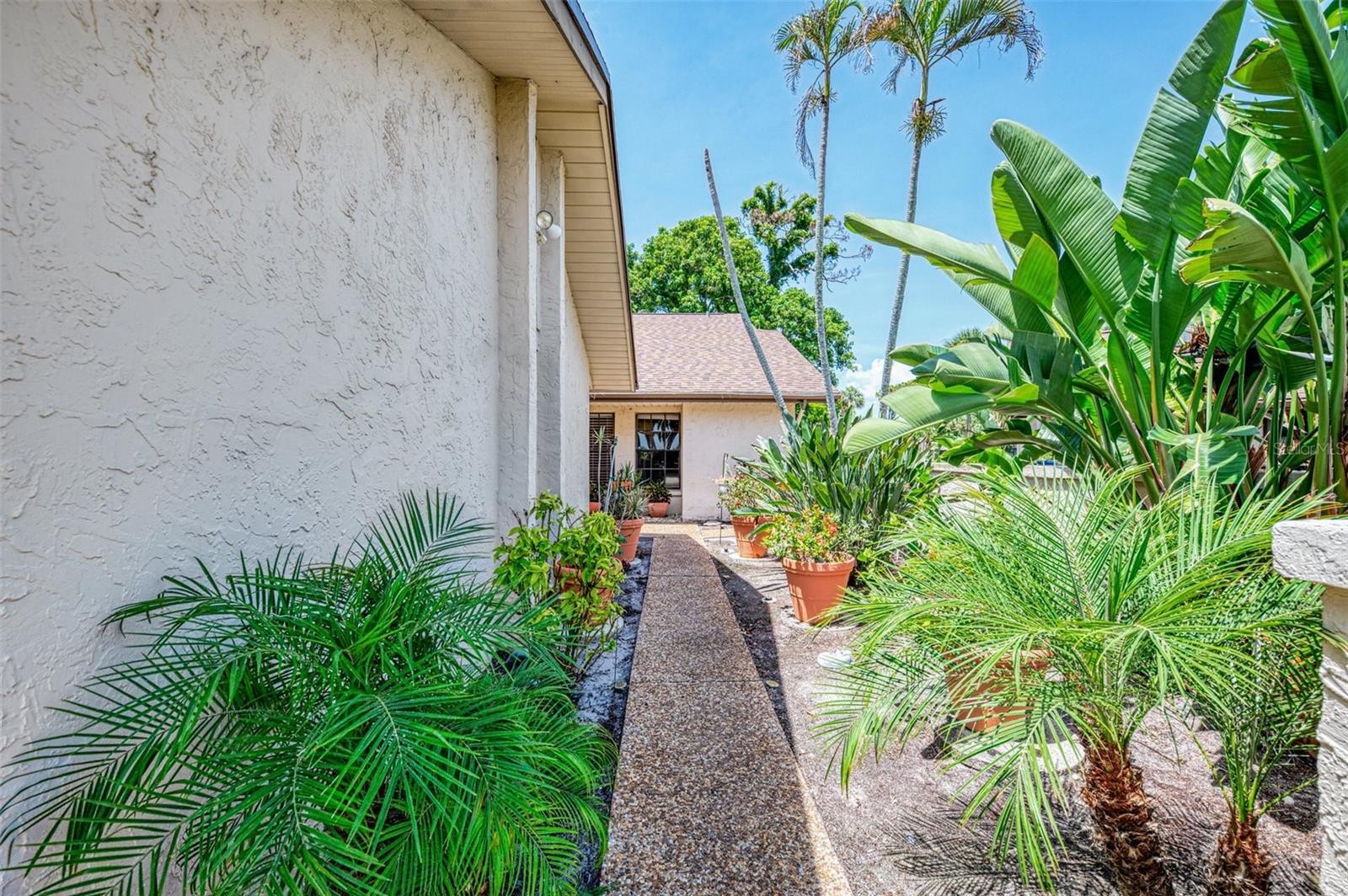 5903 LA VISTA LN