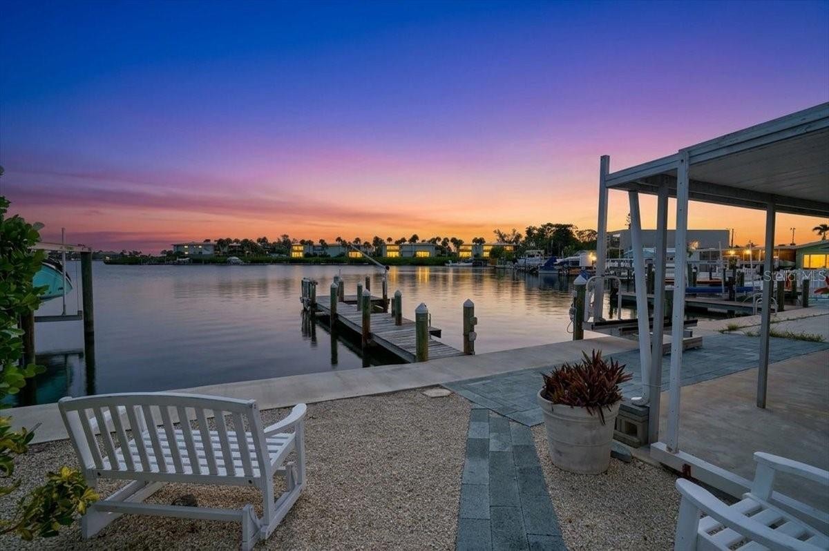17 SEASIDE CT