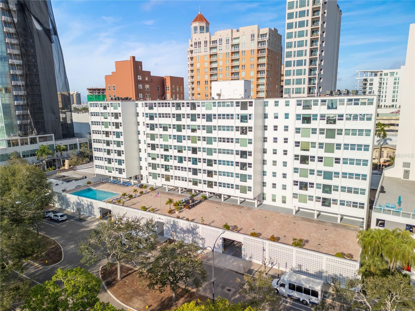 33 S GULFSTREAM AVE #401