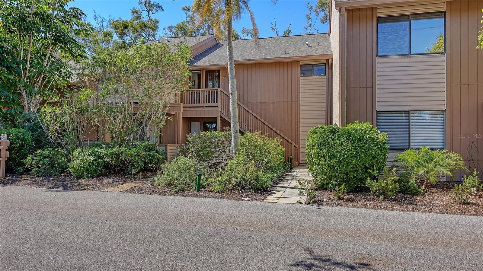 1687 BROOKHOUSE CIR #219